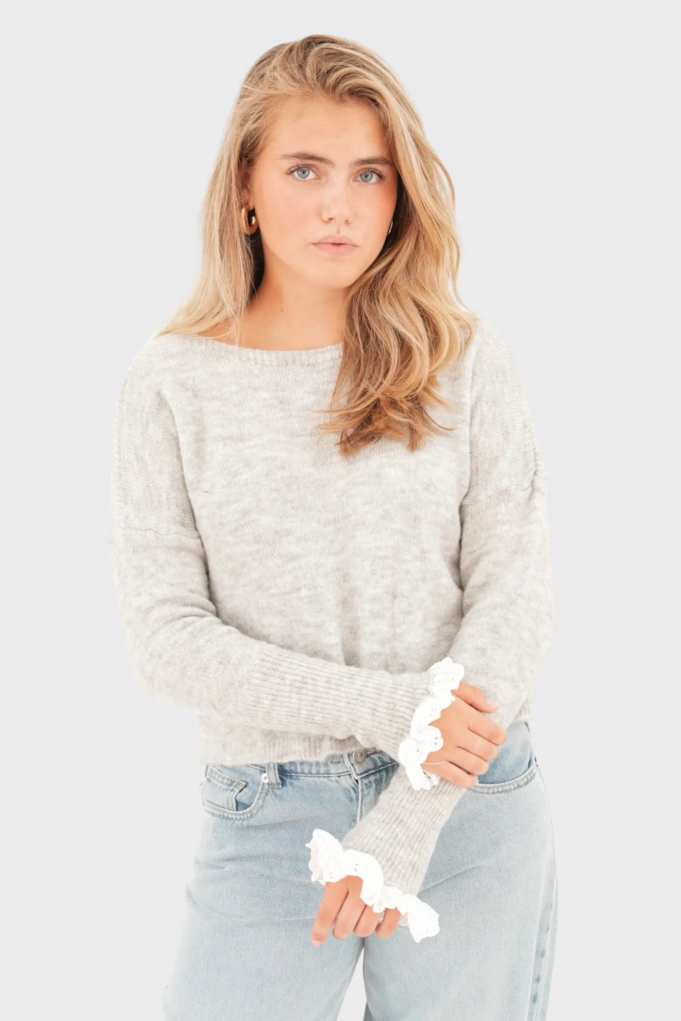 Broderie sweater grey